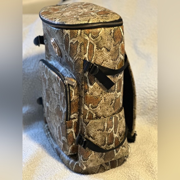 Backpack - Picture 4 of 5